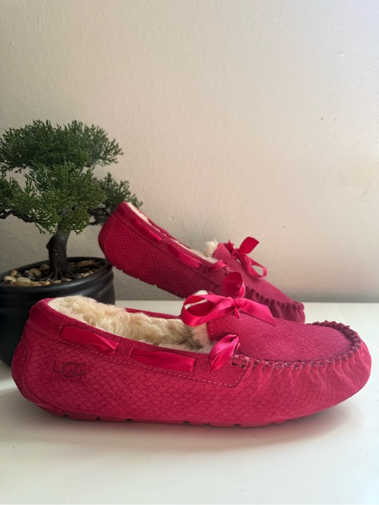 UGG Shoes - UGG Dakota size 8 Pink Satin-Bow Shearling Moccasins